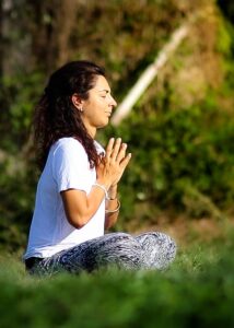 Vanessa Bisarah, kinésithérapeute ostéopathe La Destrousse Yoga Soma